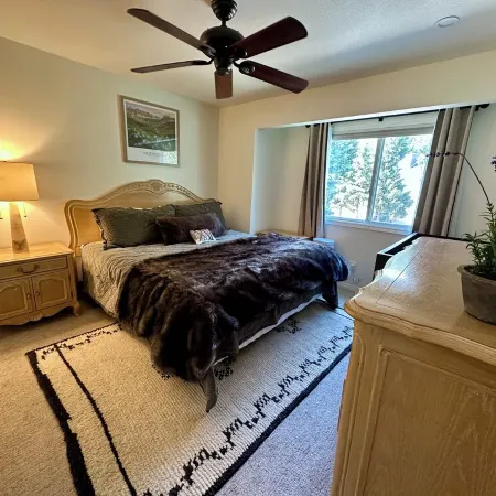 Mountain Chalet on Golf Course with Beautiful Views