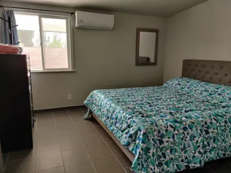 Entire Guesthome With own Bath/kitchen/2 Bdrm