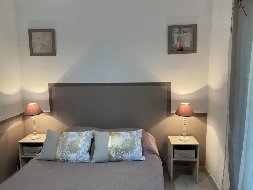 Gîte en Colline Proche Isle sur Sorgue Velleron 호텔