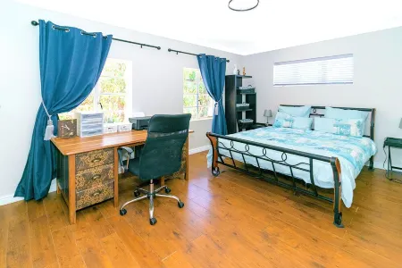 Saddle & Sunset Retreat -Charming Equestrian farmhouse in the countryside.