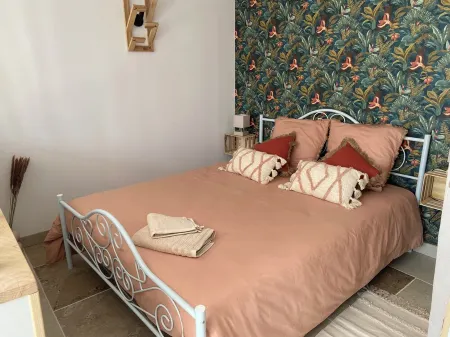 Gîte "Le Dolmen" Charm, sport and relaxation... Отели в г. Сен-Шель