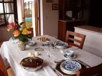 Vacation home with garden and private heated pool, near the beach