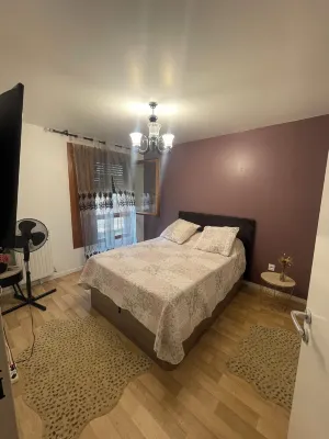 2 Bedroom Apartment in Aubervilliers Hotels near Theatre Zingaro