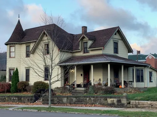 Historic Family 6-bedroom home on delightful 2nd Street in Oakland, MD