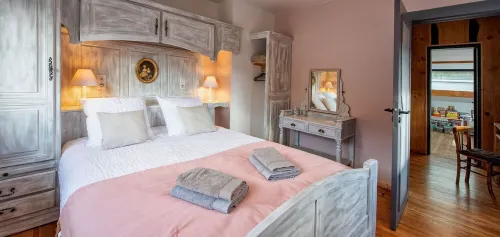 Bright and colorful house with sauna, hut, henhouse, bicycles & garden 쏠슈흐-슈흐-모슬로뜨 호텔