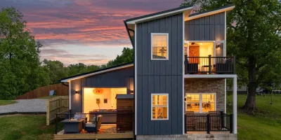 Serenity Villa: Luxurious Retreat with Hot Tub, Rooftop Deck & Mountain View's Hotels in 