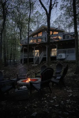 Poconos Chatham Continental - Deck & Fire Pit Отели в г. Леман тауншип