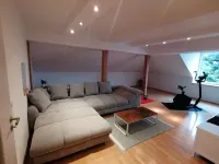 Spacious top-floor apartment in the suburban district of Grubweg