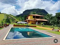 Farm for 13 people, with swimming pool, gourmet area Hotels in Cachoeiras de Macacu