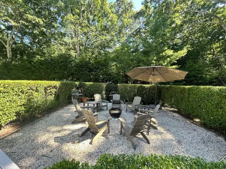 Perfect East Hampton Retreat, 4br/4ba on 3 Levels; Pool, Gym, Workspace