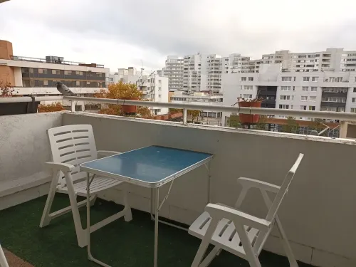 Un Grand Jolie T1 Sans vis a vis Très Lumineux, Agréable au Centre Ville