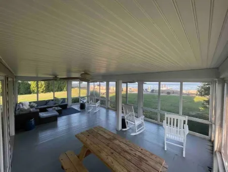 Bogus Point. A lakeside retreat.