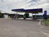 Double room in a  Bungalow next to the new Sawtry Services