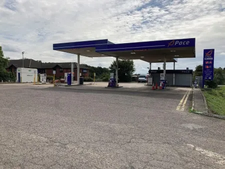 Double room in a  Bungalow next to the new Sawtry Services Отели в г. Хантингдон