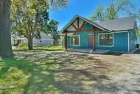 The Bethany Bungalow a Charming 3-bedroom house: WiFi, AC in welcoming Bethany Hotels in Bethany