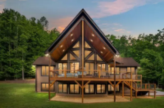 Stylish Retreat with Views, Gym & Prime Location!