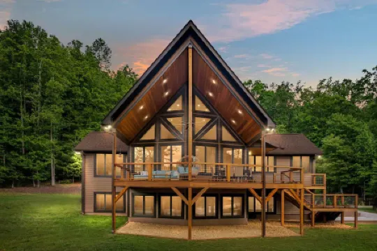 Stylish Retreat with Views, Gym & Prime Location!