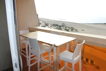 F1 facing SEA Отели в г. Палава-Ле-Фло