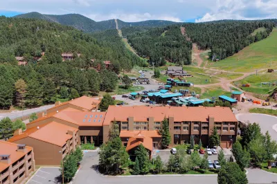 The Lodge at Angel Fire Resort Отели рядом с достопримечательностью «Angel Fire Resort»