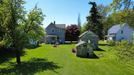 Daydream Away, at our peaceful, roomy,  4 bed home, near the lake in Conneaut.