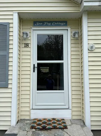 Beautiful newly decorated and centrally located home minutes from Camden Harbor. Отели в г. Кэмден