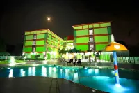 Hiso Place Hotel - piscina