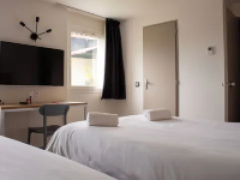 โรงแรมเลอ เจเนตส์ บายอนน์ โรงแรมในบายอน