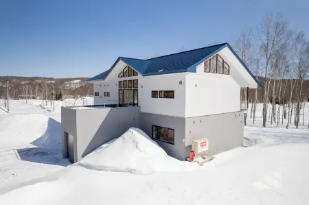 Blue Heron Отели рядом с достопримечательностью «Rusutsu Shrine»