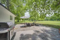 บ้าน Tulsa ที่มีการตกแต่งดี w/ Fire Pit & Patio! - โฮมสเตย์