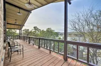 Bright n Breezy Waterfront Lake Granbury Getaway! - Kitchenette