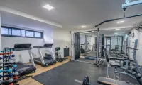Apart in Condo w/ Pool and Gym Ste0312 فنادق في 