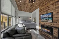 Waylon-Hot Tub and Fire Table! Hotels in Fredericksburg