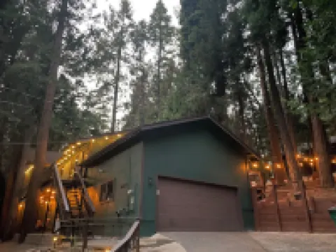 FirePit~Horseshoes~King Beds~Near Lake, Wine, Snow