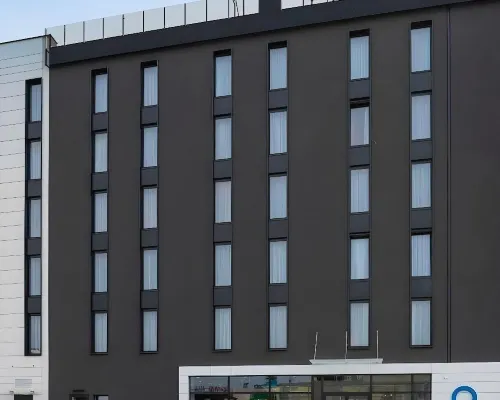 كيو هوتل كراكو Hotels near برونافيتسا