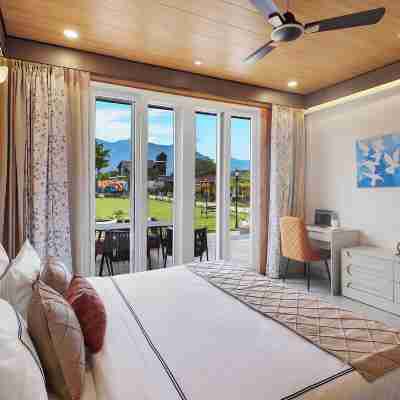 ELIVAAS Esh Birch Rooms