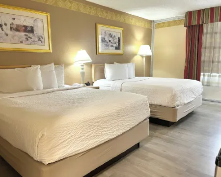 Brentwood Inn & Garden Hotels in Farmington