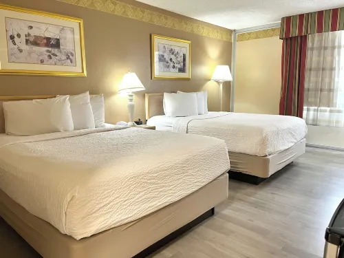 Brentwood Inn & Garden Hotels in Farmington