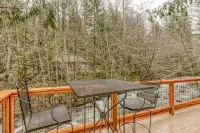 Hygge Cabin on the River Hoteles en Rhododendron