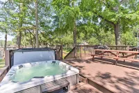 Tool Waterfront Home w/ Hot Tub & Fire Pit! - Homestays