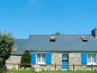 Stone House in Brittany near Sandy Beaches Hoteles en Landéda