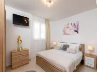 2 room apartment with hot tub Hotels in Mlini