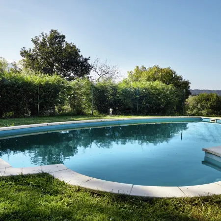 Cozy Cottage with Pool & Terrace Отели в г. Нава