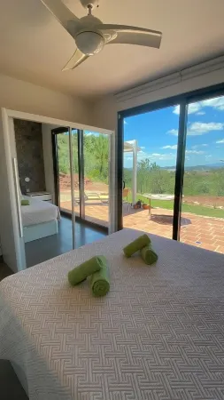 Casa da Alfarrobeira-Villa 4+2P Pool & View Отели в г. Sao Bartolomeu de Messines