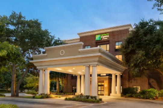 Holiday Inn Express & Suites CHARLESTON - MOUNT PLEASANT by IHG Hotels near Cold War Submarine Memorial