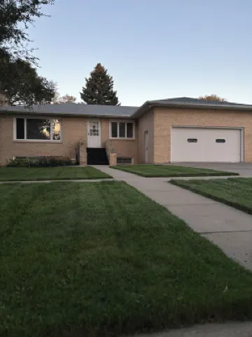 Spacious 6-Bedroom House in Bismarck with WiFi, AC, and Pet Friendly!