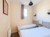 4 Room House 8 People - Budget