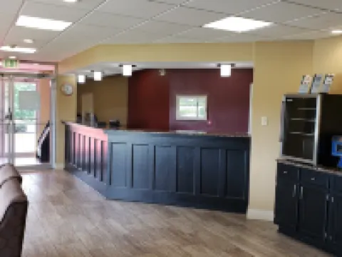 艾倫港紅屋頂酒店 西巴吞魯日縣酒店