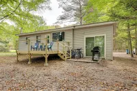 Ludington Cottage w/ Lake Views & Boat Parking - Wi-Fi