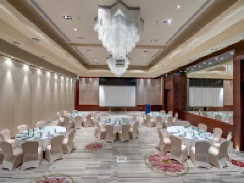 كراون بلازا الدقم فنادق في الدقم