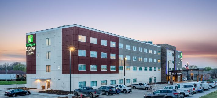 Holiday Inn Express & Suites SPRINGFIELD NORTH by IHG Hotels in Springfield